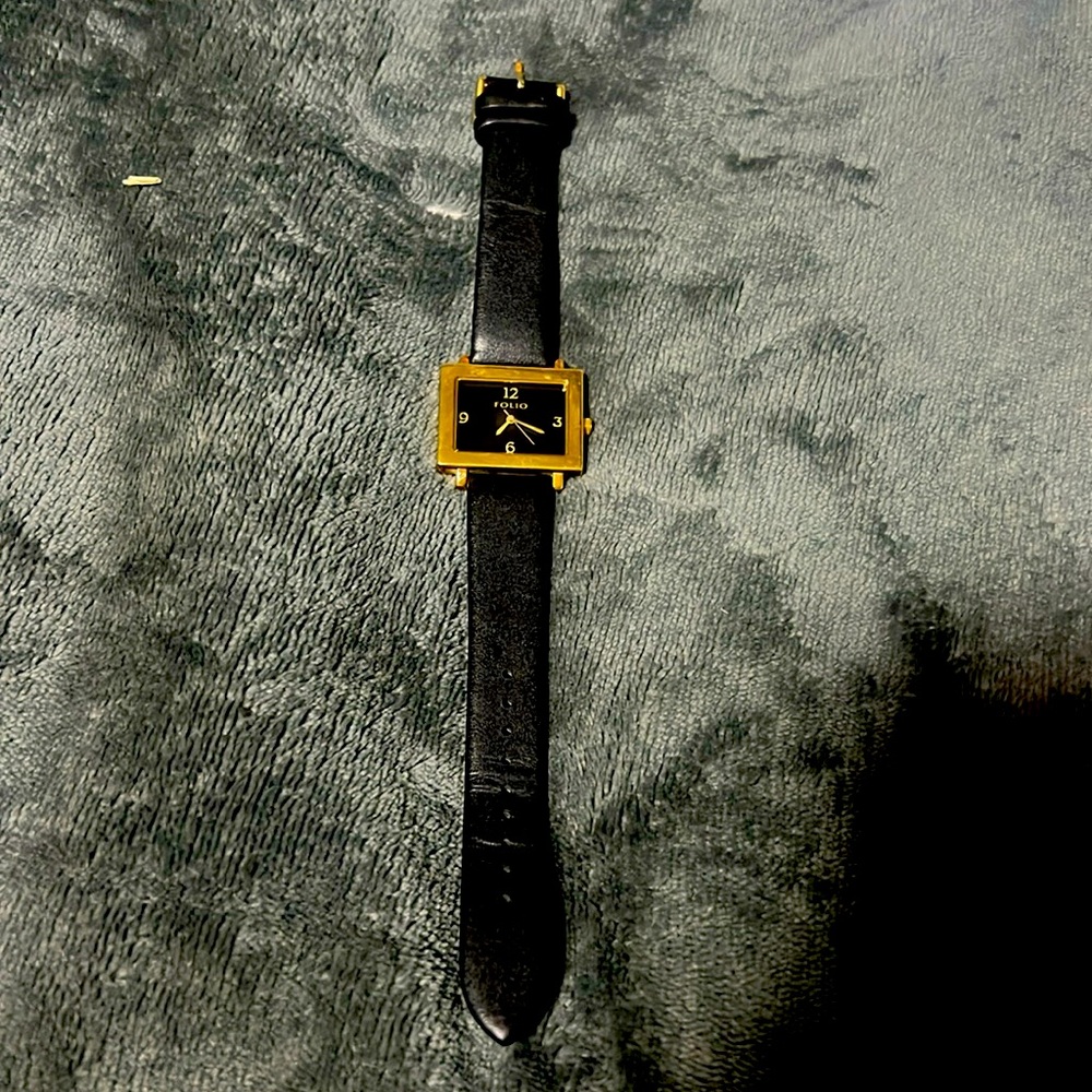 Vintage excellent like new condition Folio Relic Watch  needs battery